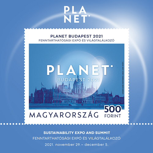 A képen a Planet2021 bélyeg és annak egy részlete a magyar országházzal látható égkék színben, háttérben a Földgolyóval.