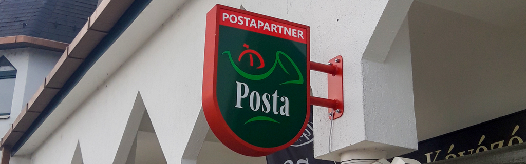 A képen egy Posta Partner pajzs látható