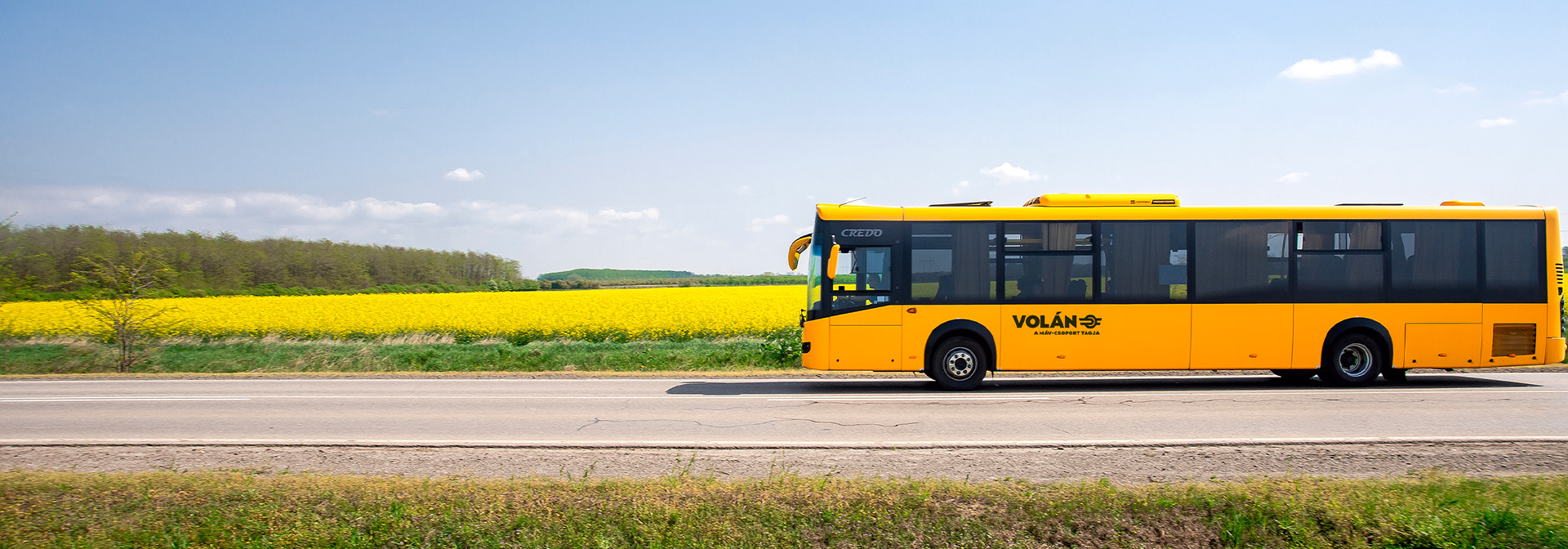 A képen egy Volánbusz látható