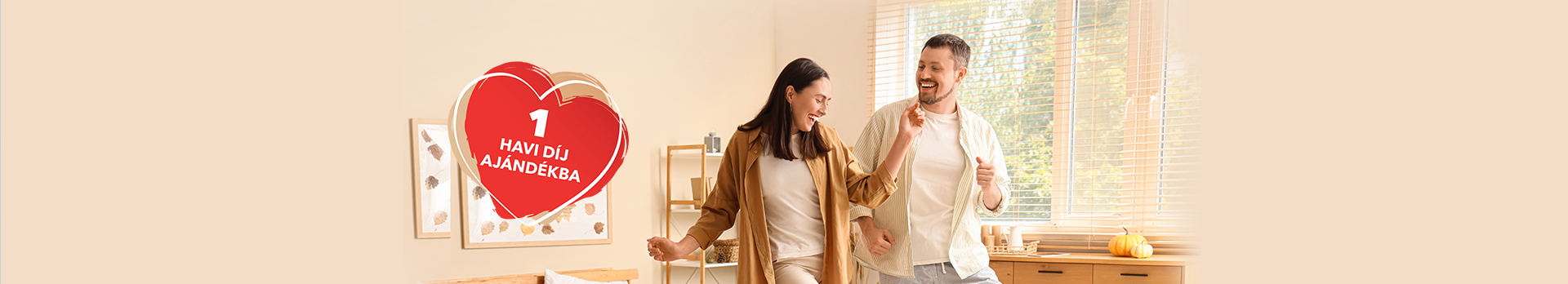 PostaÉdesOtthon őszi kampány - 1 havi díj ajándékba. A képen egy fiatal pár táncol egy új lakásban